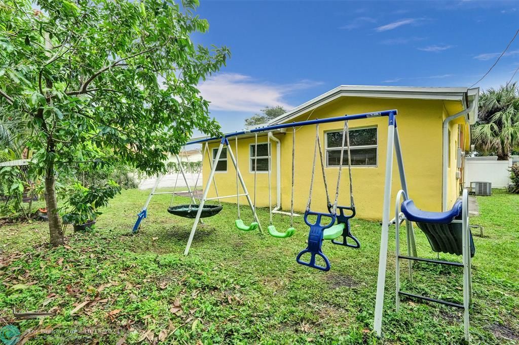 For Sale: $430,000 (3 beds, 2 baths, 1449 Square Feet)