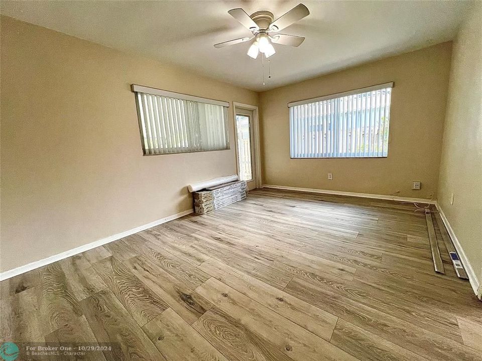 For Sale: $2,175 (1 beds, 1 baths, 0 Square Feet)