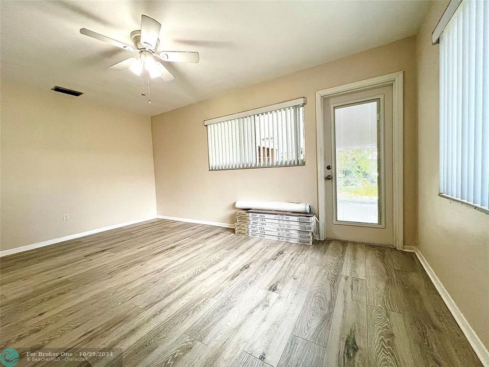 For Sale: $2,175 (1 beds, 1 baths, 0 Square Feet)