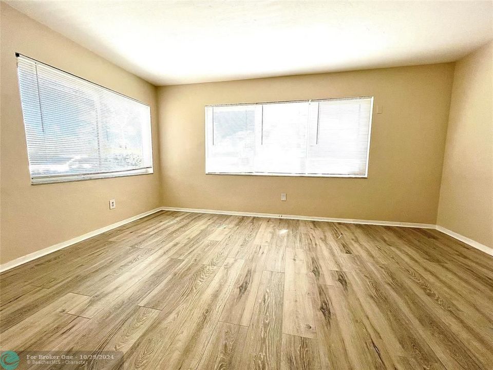 For Sale: $2,175 (1 beds, 1 baths, 0 Square Feet)