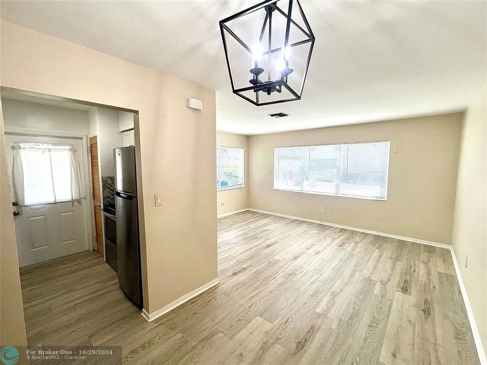 For Sale: $2,175 (1 beds, 1 baths, 0 Square Feet)