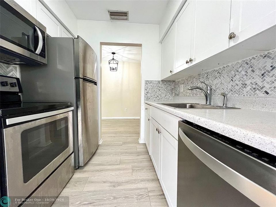 For Sale: $2,175 (1 beds, 1 baths, 0 Square Feet)