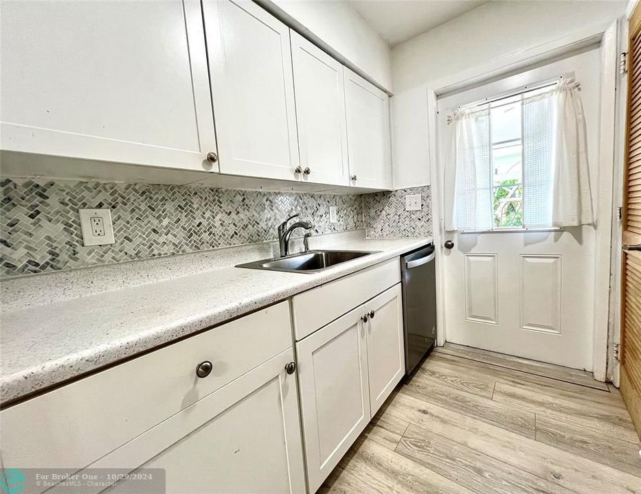 For Sale: $2,175 (1 beds, 1 baths, 0 Square Feet)