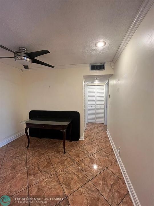 For Rent: $1,900 (1 beds, 1 baths, 848 Square Feet)