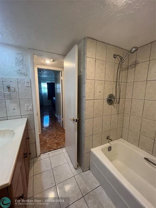 For Rent: $1,900 (1 beds, 1 baths, 848 Square Feet)