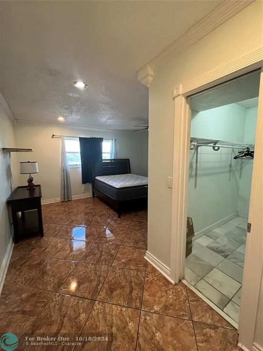 For Rent: $1,900 (1 beds, 1 baths, 848 Square Feet)