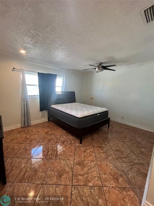 For Rent: $1,900 (1 beds, 1 baths, 848 Square Feet)