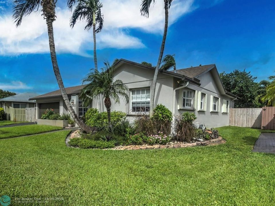 For Sale: $769,000 (3 beds, 2 baths, 1800 Square Feet)