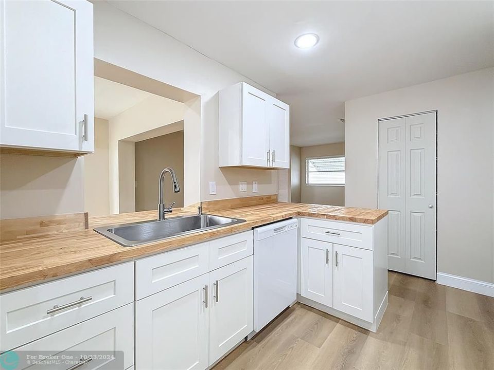 For Sale: $397,500 (2 beds, 2 baths, 1635 Square Feet)