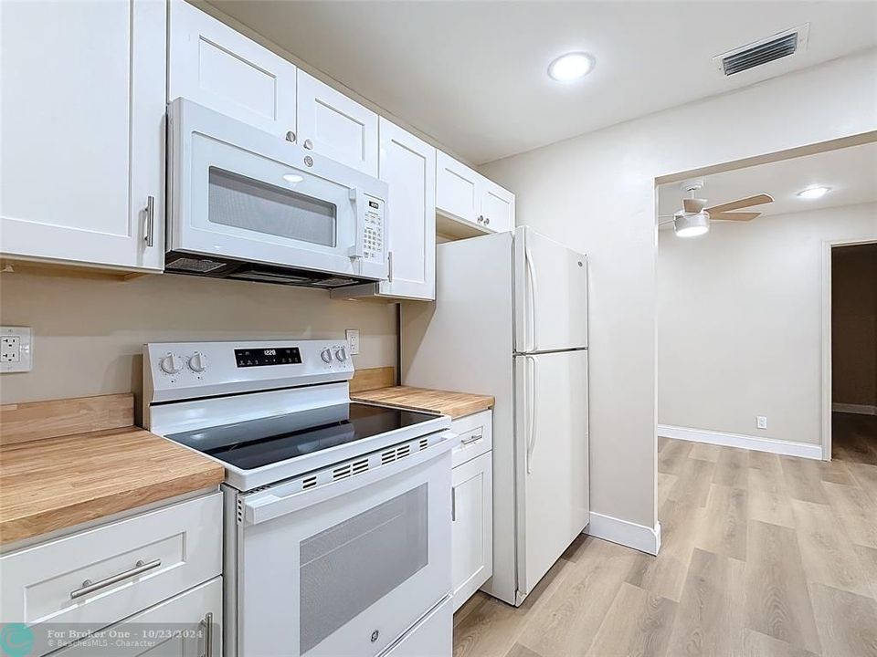 For Sale: $397,500 (2 beds, 2 baths, 1635 Square Feet)