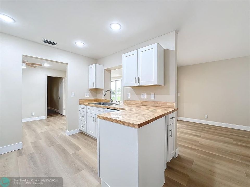 For Sale: $397,500 (2 beds, 2 baths, 1635 Square Feet)