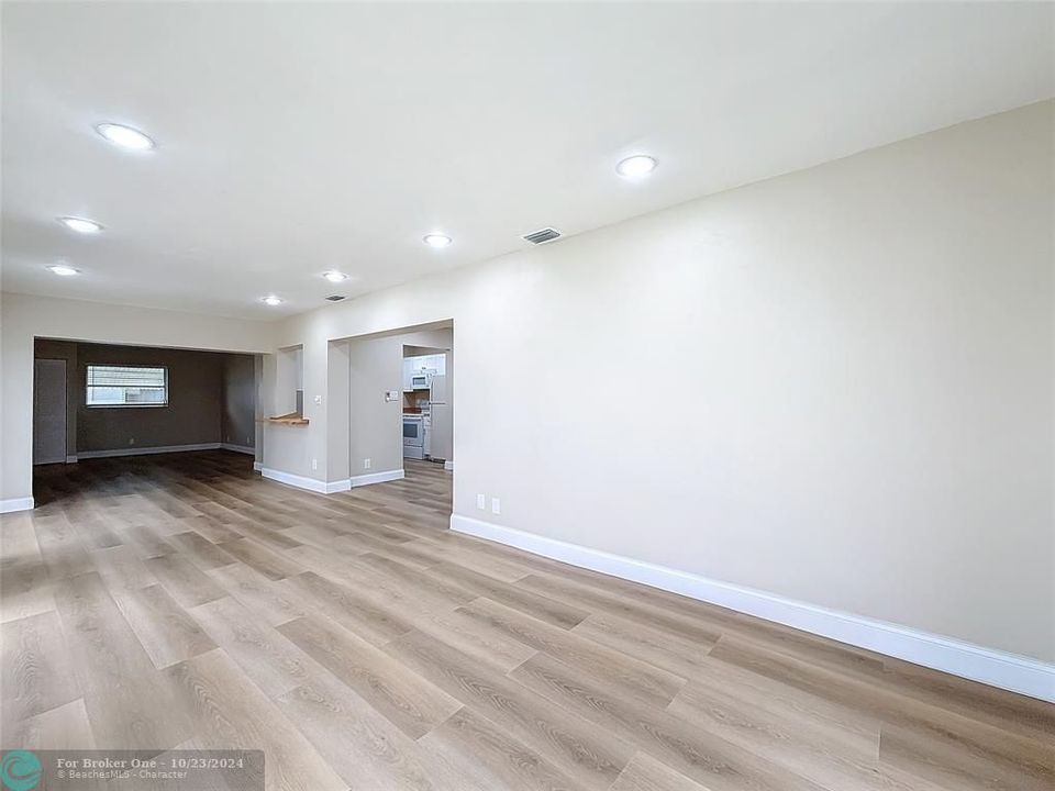 For Sale: $397,500 (2 beds, 2 baths, 1635 Square Feet)