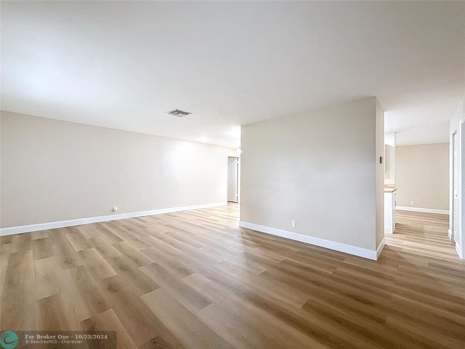 For Sale: $397,500 (2 beds, 2 baths, 1635 Square Feet)