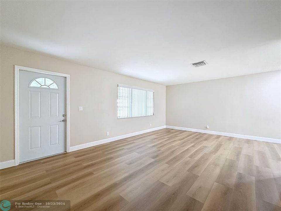 For Sale: $397,500 (2 beds, 2 baths, 1635 Square Feet)