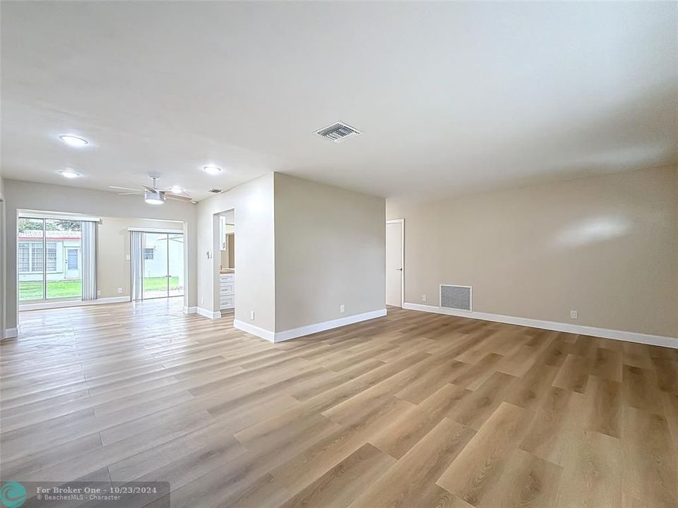 For Sale: $397,500 (2 beds, 2 baths, 1635 Square Feet)