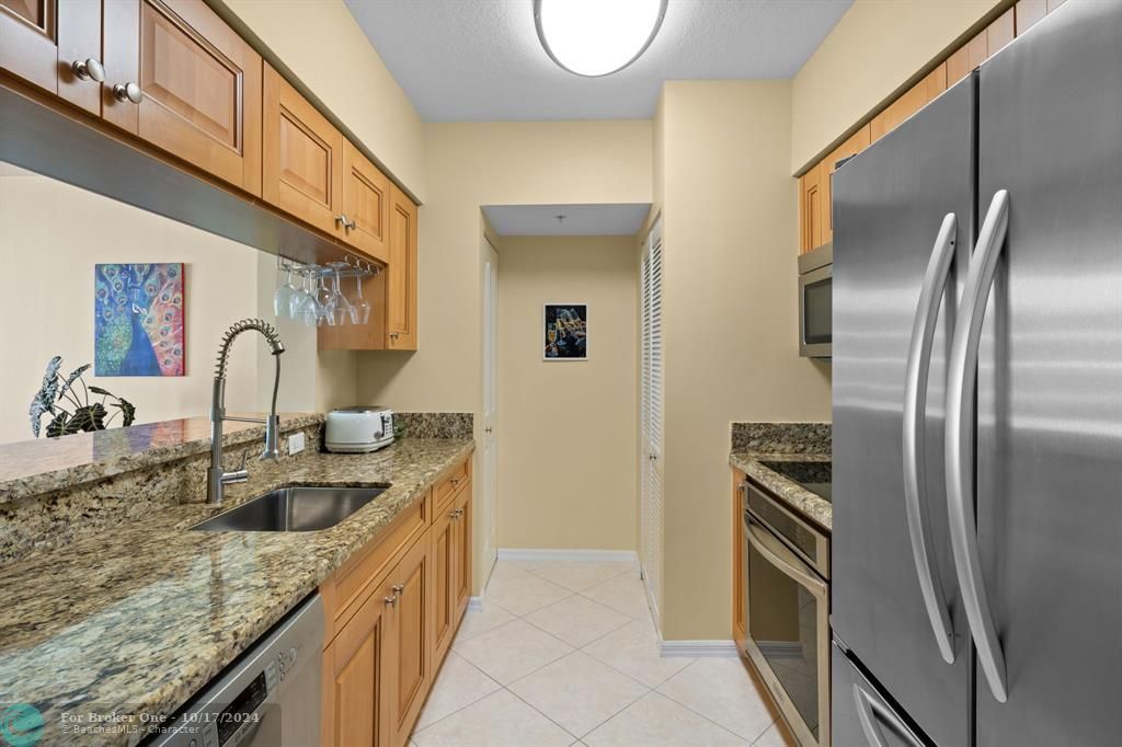 For Sale: $483,450 (1 beds, 1 baths, 820 Square Feet)