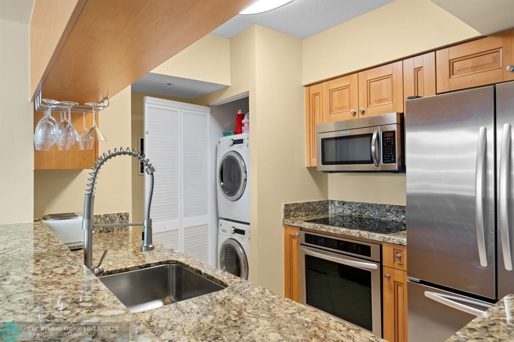 For Sale: $483,450 (1 beds, 1 baths, 820 Square Feet)