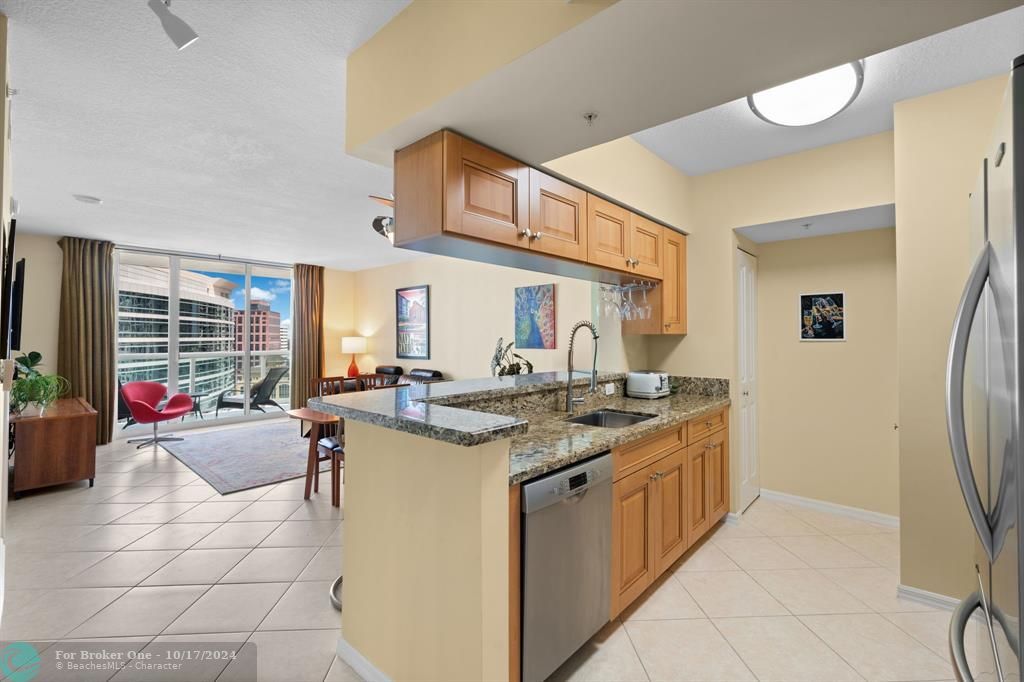 For Sale: $483,450 (1 beds, 1 baths, 820 Square Feet)