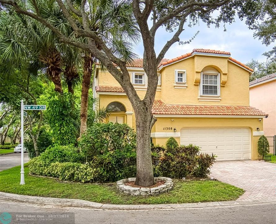 For Sale: $610,000 (3 beds, 2 baths, 1796 Square Feet)