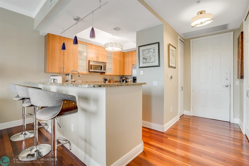 For Sale: $439,900 (1 beds, 1 baths, 1082 Square Feet)