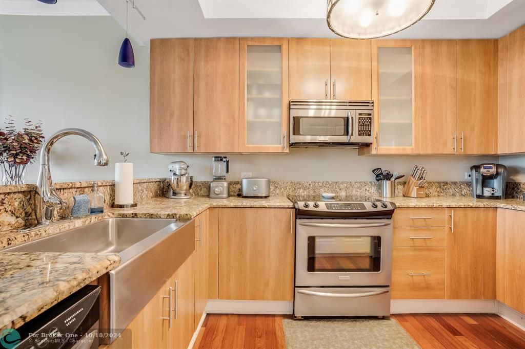 For Sale: $439,900 (1 beds, 1 baths, 1082 Square Feet)