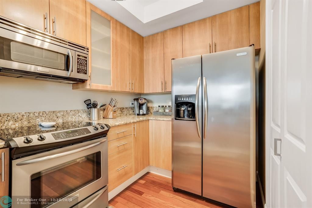 For Sale: $439,900 (1 beds, 1 baths, 1082 Square Feet)