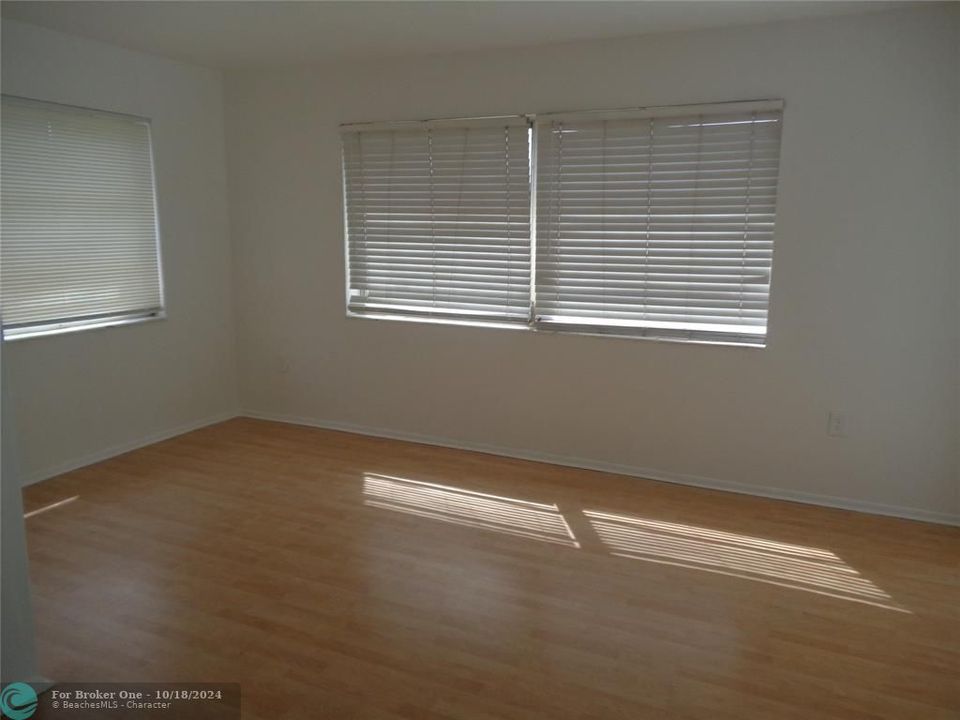 For Rent: $3,200 (3 beds, 2 baths, 1360 Square Feet)