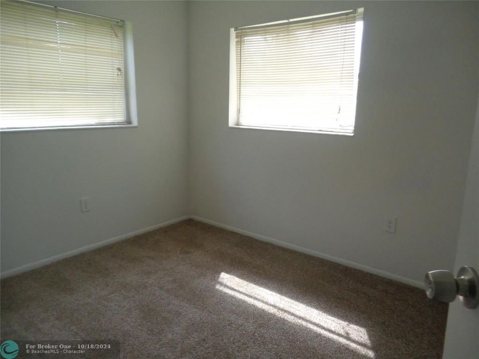 For Rent: $3,200 (3 beds, 2 baths, 1360 Square Feet)