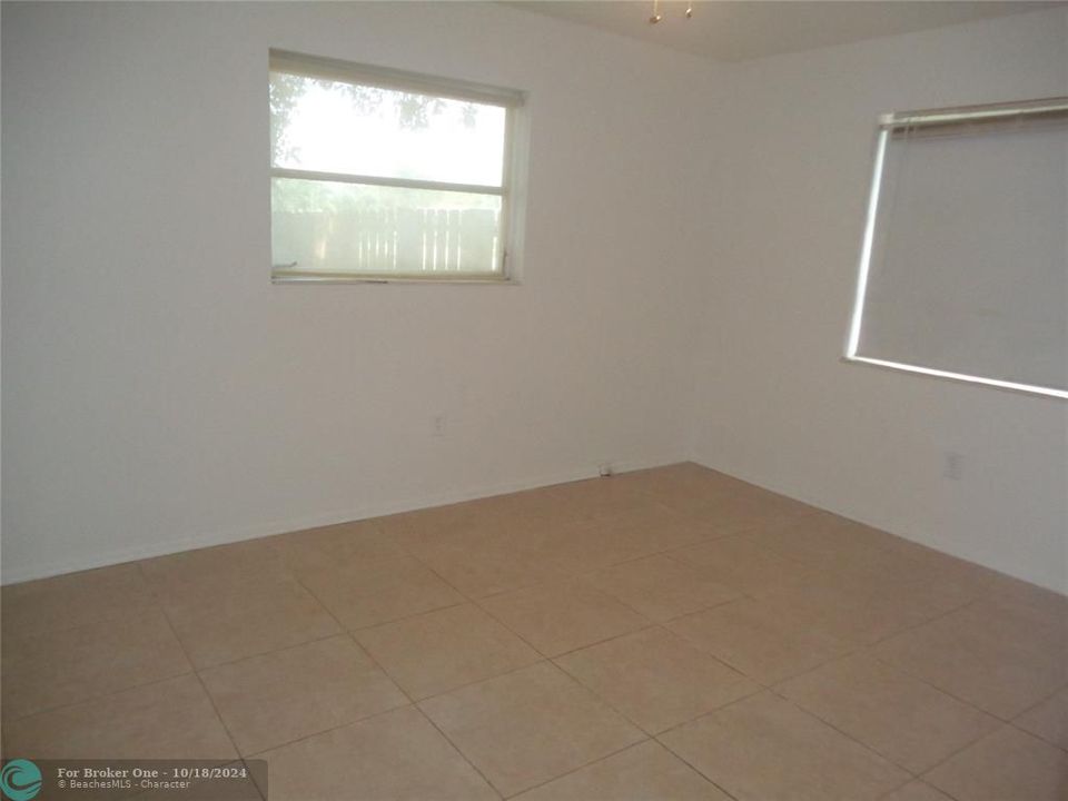 For Rent: $3,200 (3 beds, 2 baths, 1360 Square Feet)