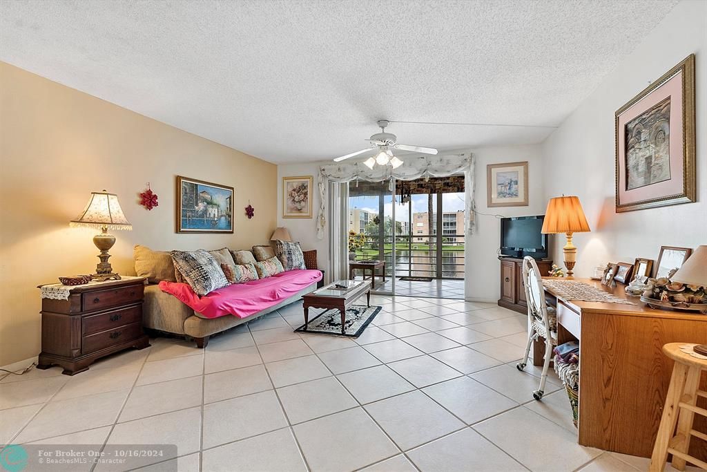 For Sale: $249,999 (2 beds, 2 baths, 1144 Square Feet)