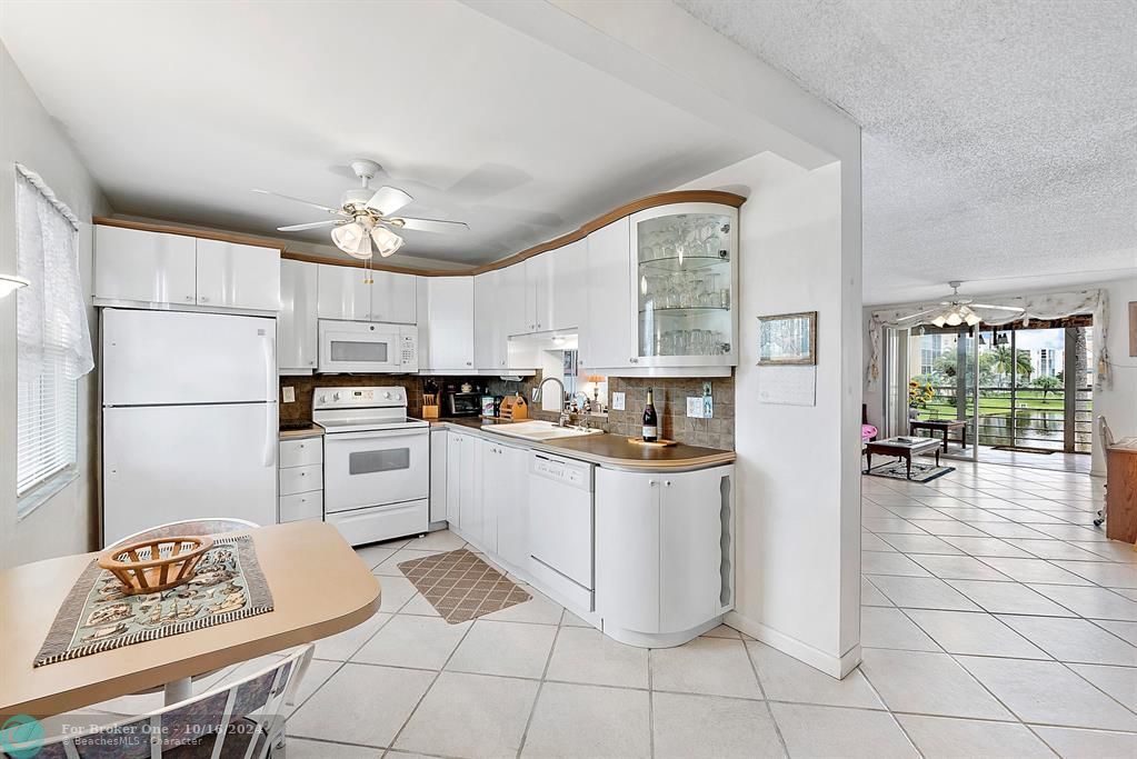 For Sale: $249,999 (2 beds, 2 baths, 1144 Square Feet)