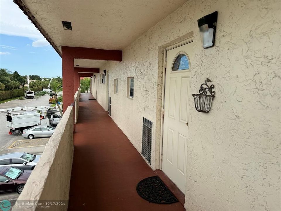 For Sale: $160,000 (2 beds, 2 baths, 1170 Square Feet)