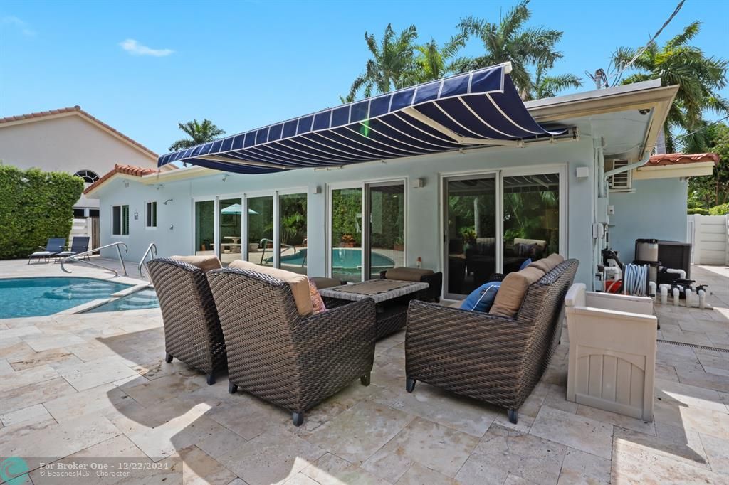 Active With Contract: $1,550,000 (3 beds, 2 baths, 1622 Square Feet)