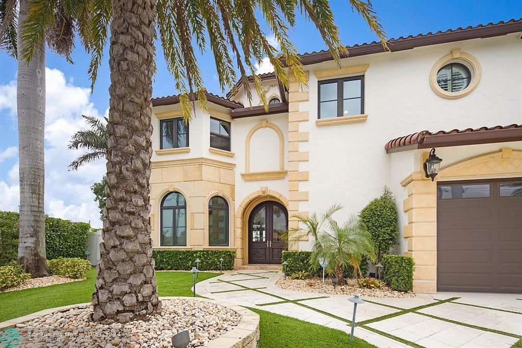 For Sale: $4,695,000 (6 beds, 5 baths, 4721 Square Feet)