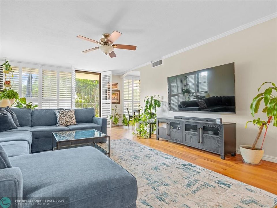 For Sale: $469,000 (2 beds, 2 baths, 1500 Square Feet)