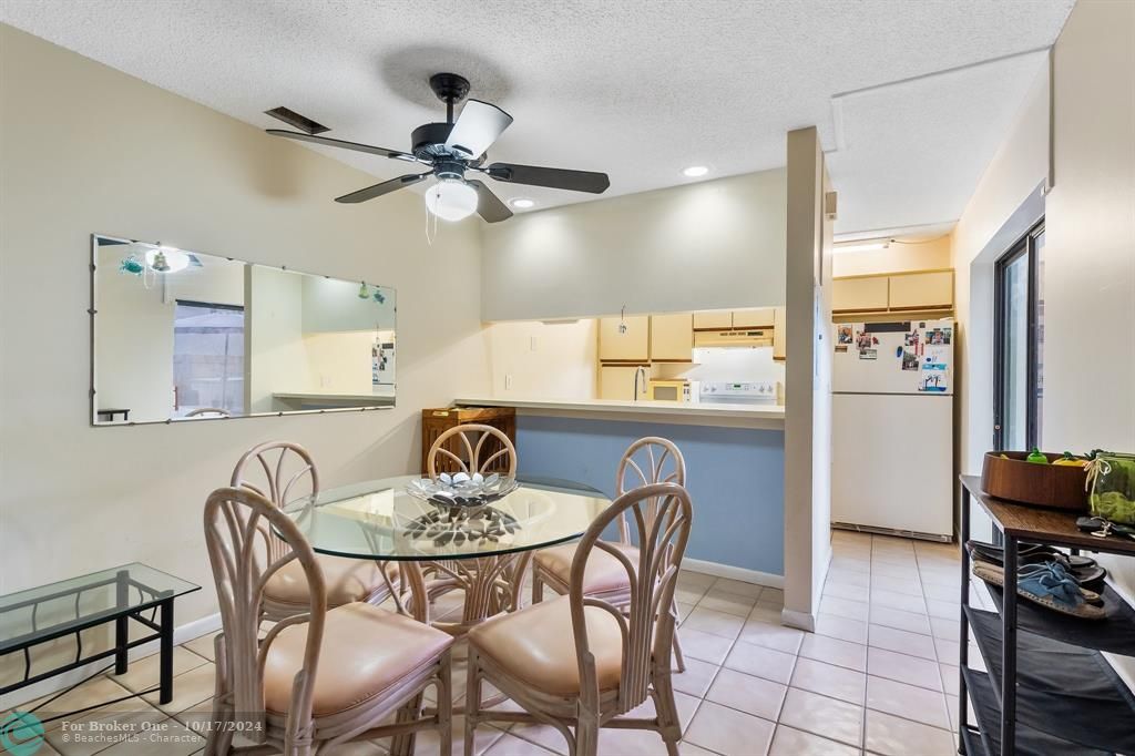 For Sale: $280,000 (2 beds, 2 baths, 1182 Square Feet)