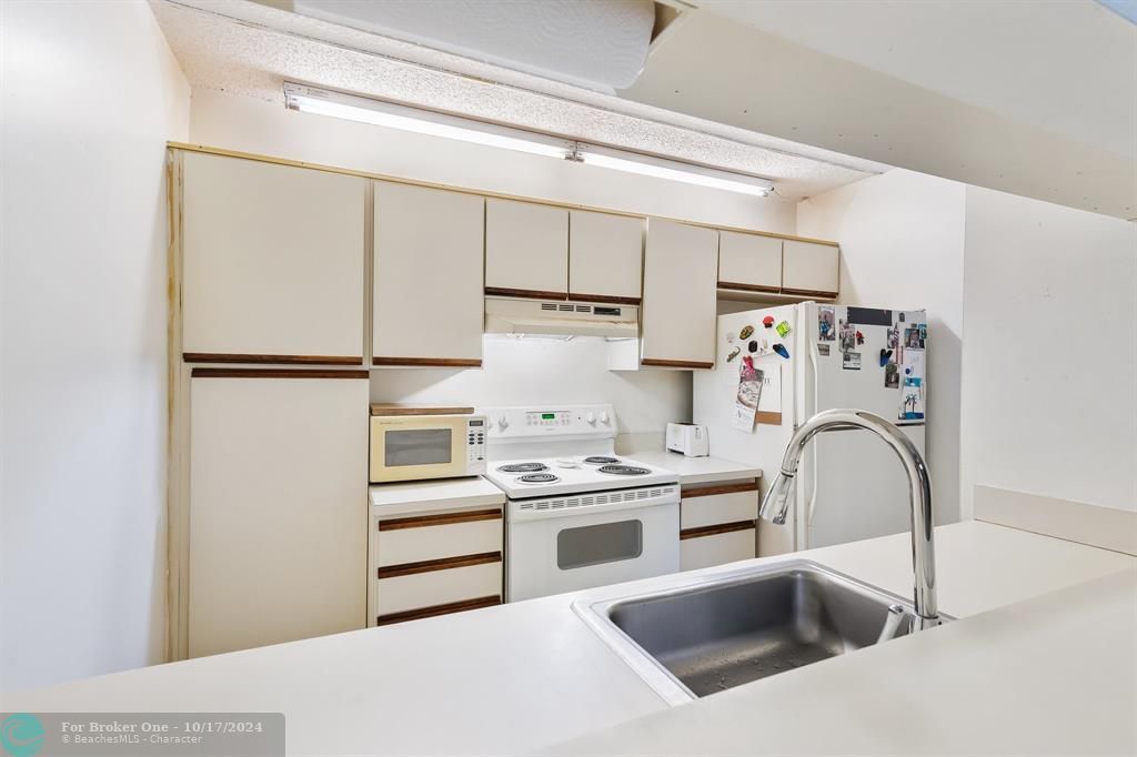 For Sale: $280,000 (2 beds, 2 baths, 1182 Square Feet)