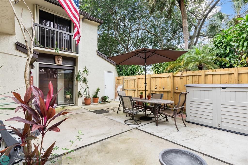 For Sale: $280,000 (2 beds, 2 baths, 1182 Square Feet)