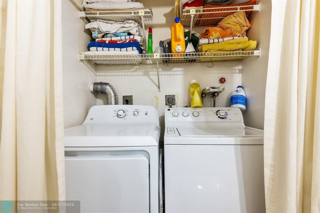 For Sale: $280,000 (2 beds, 2 baths, 1182 Square Feet)