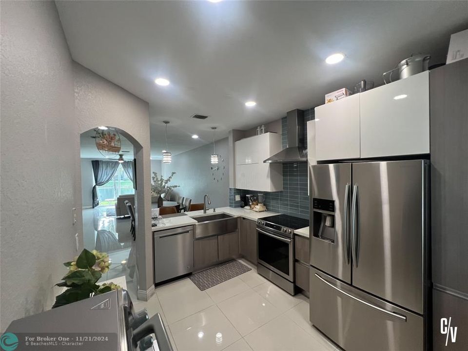 For Sale: $395,000 (2 beds, 2 baths, 1268 Square Feet)