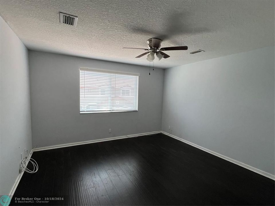 For Rent: $2,650 (3 beds, 2 baths, 1250 Square Feet)