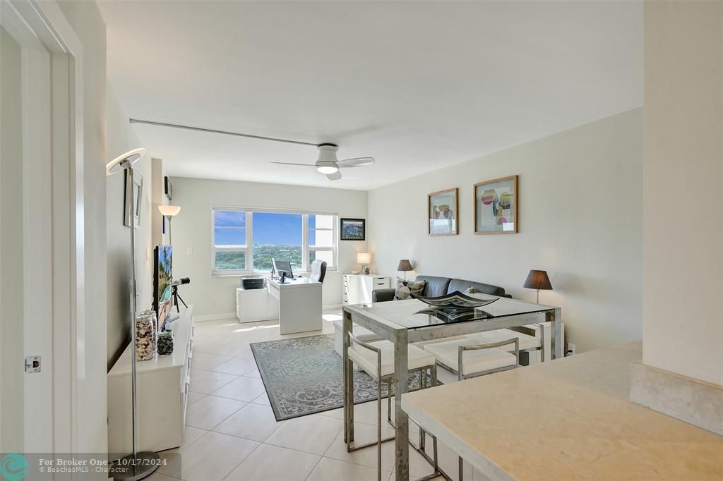 For Sale: $549,000 (1 beds, 2 baths, 686 Square Feet)