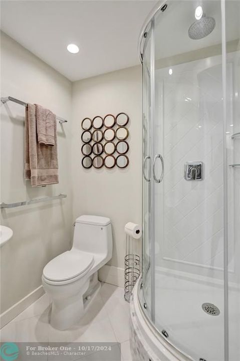 For Sale: $549,000 (1 beds, 2 baths, 686 Square Feet)