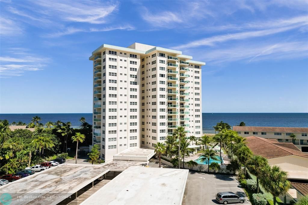 For Sale: $549,000 (1 beds, 2 baths, 686 Square Feet)