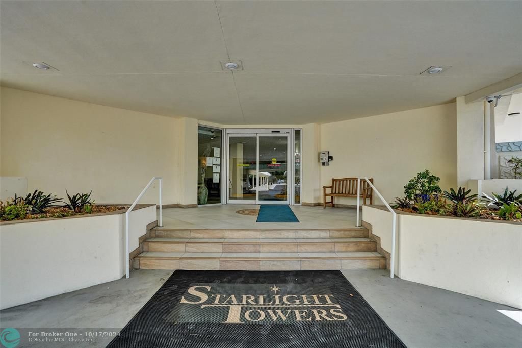 For Sale: $549,000 (1 beds, 2 baths, 686 Square Feet)