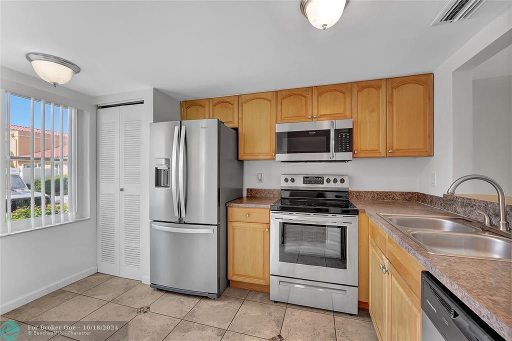 For Rent: $2,850 (3 beds, 2 baths, 1361 Square Feet)