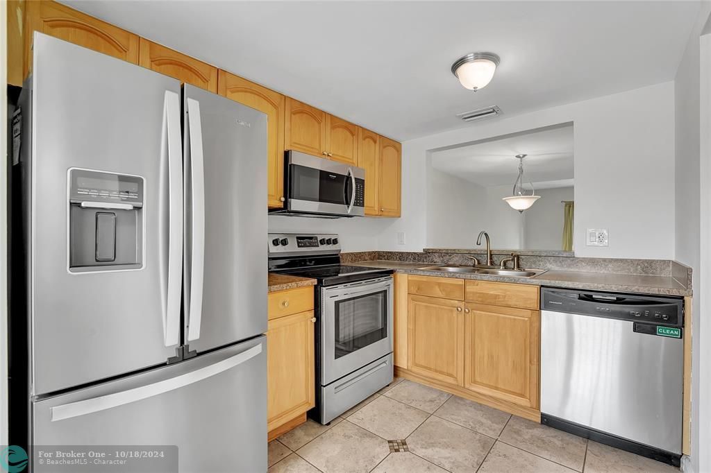 For Rent: $2,850 (3 beds, 2 baths, 1361 Square Feet)