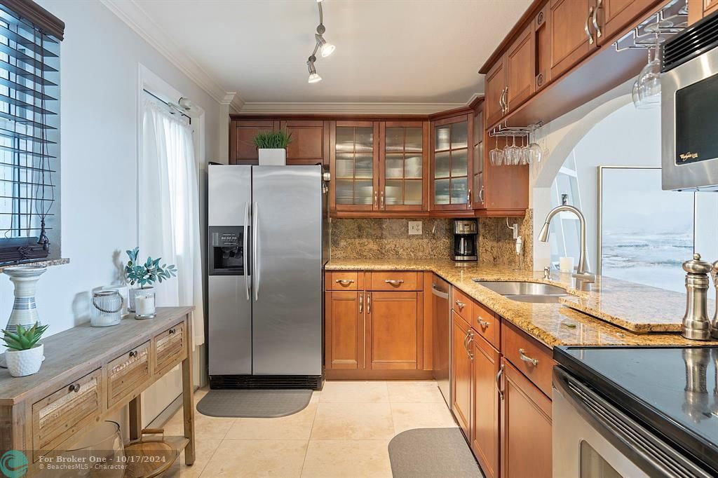 For Sale: $424,900 (2 beds, 2 baths, 1220 Square Feet)