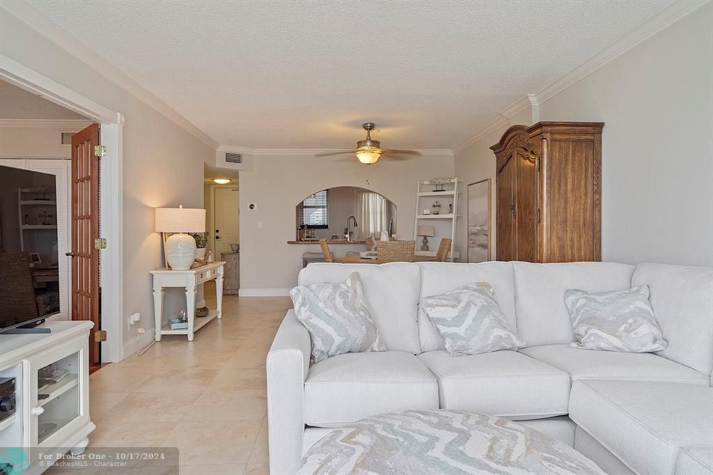 For Sale: $424,900 (2 beds, 2 baths, 1220 Square Feet)