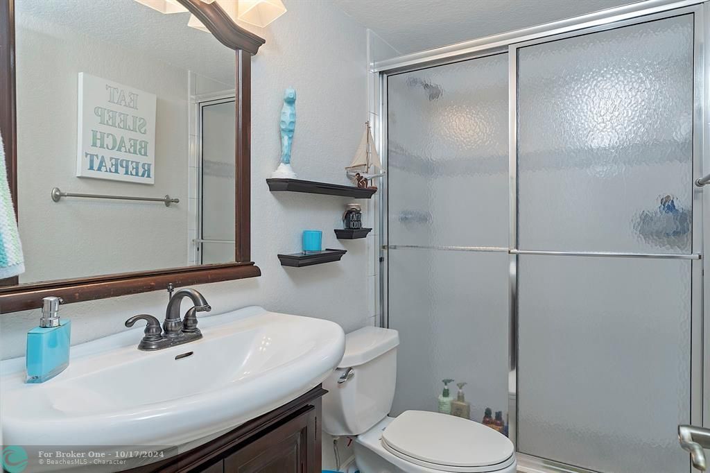 For Sale: $424,900 (2 beds, 2 baths, 1220 Square Feet)